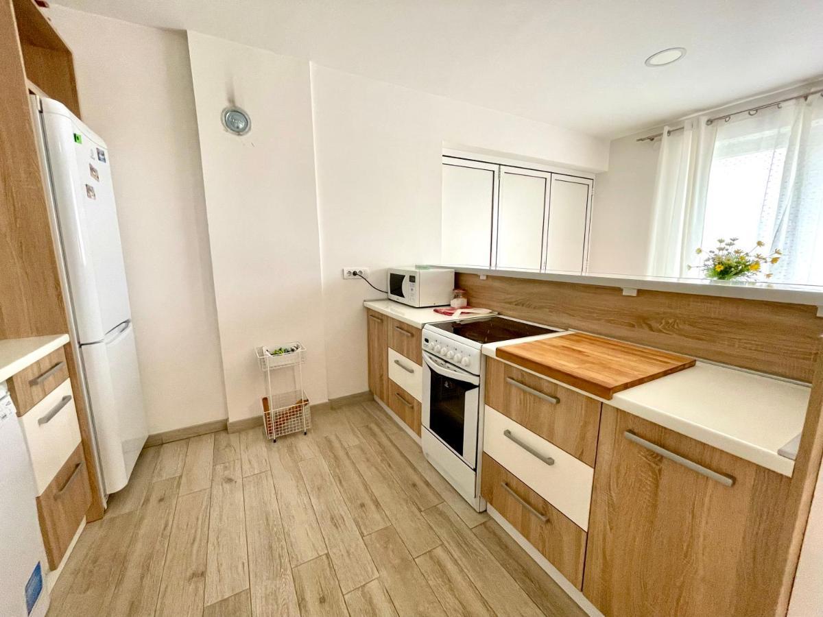 Cozy Apartments In Belgrade, Cukarica, Zeleznik, Free Parking And Wifi Eksteriør billede