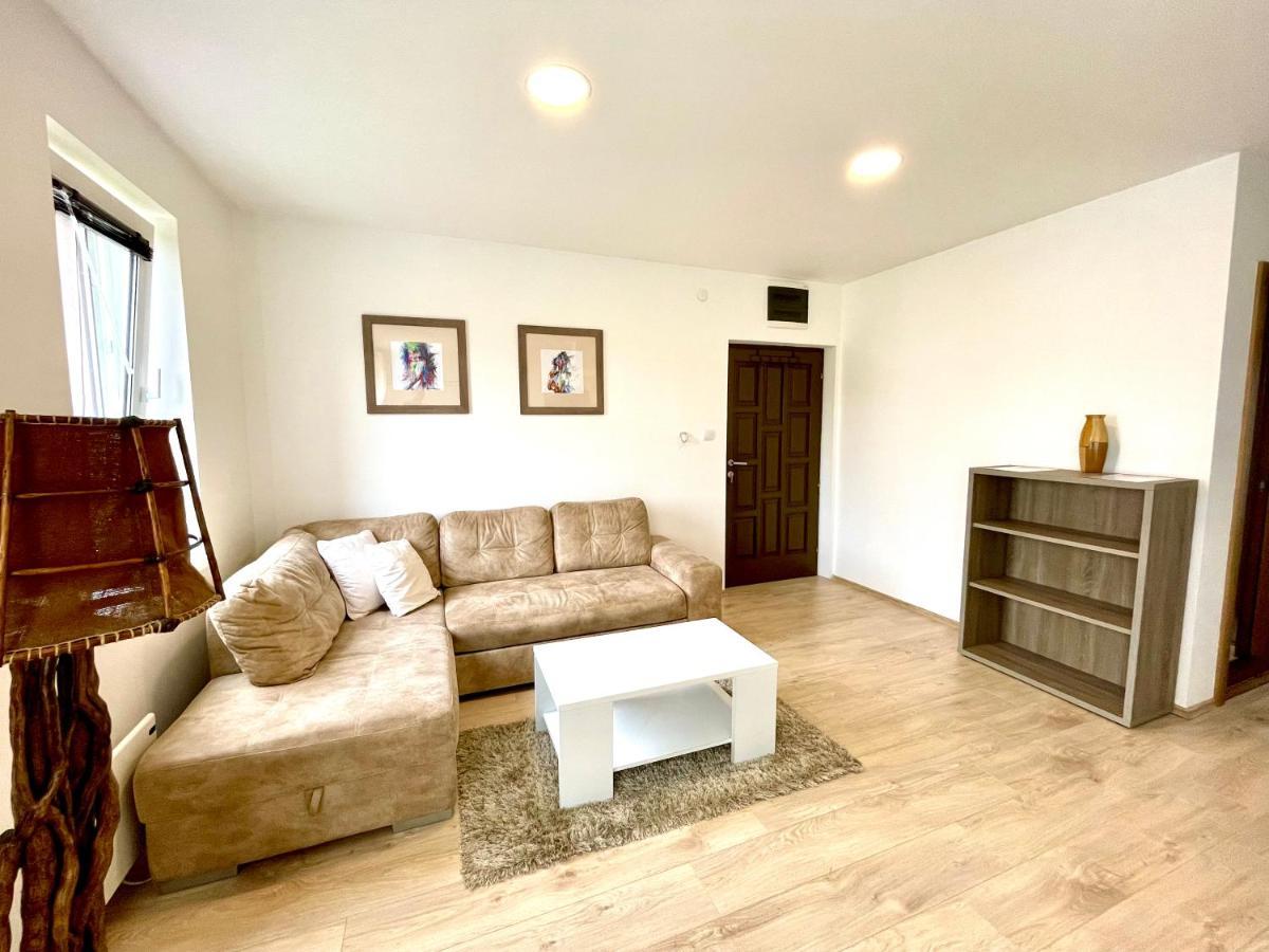 Cozy Apartments In Belgrade, Cukarica, Zeleznik, Free Parking And Wifi Eksteriør billede