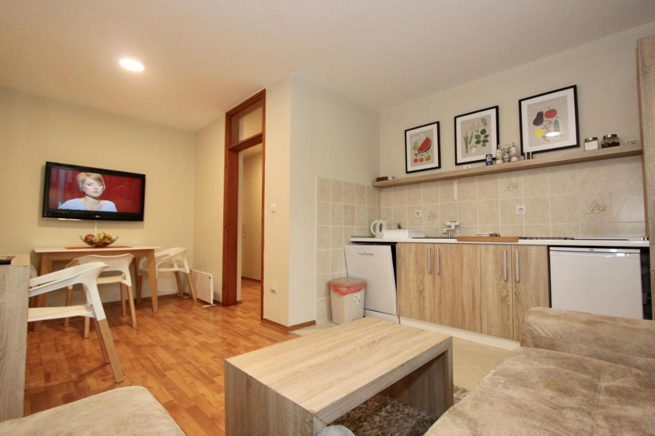Cozy Apartments In Belgrade, Cukarica, Zeleznik, Free Parking And Wifi Eksteriør billede
