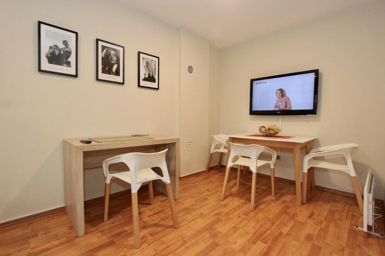 Cozy Apartments In Belgrade, Cukarica, Zeleznik, Free Parking And Wifi Eksteriør billede