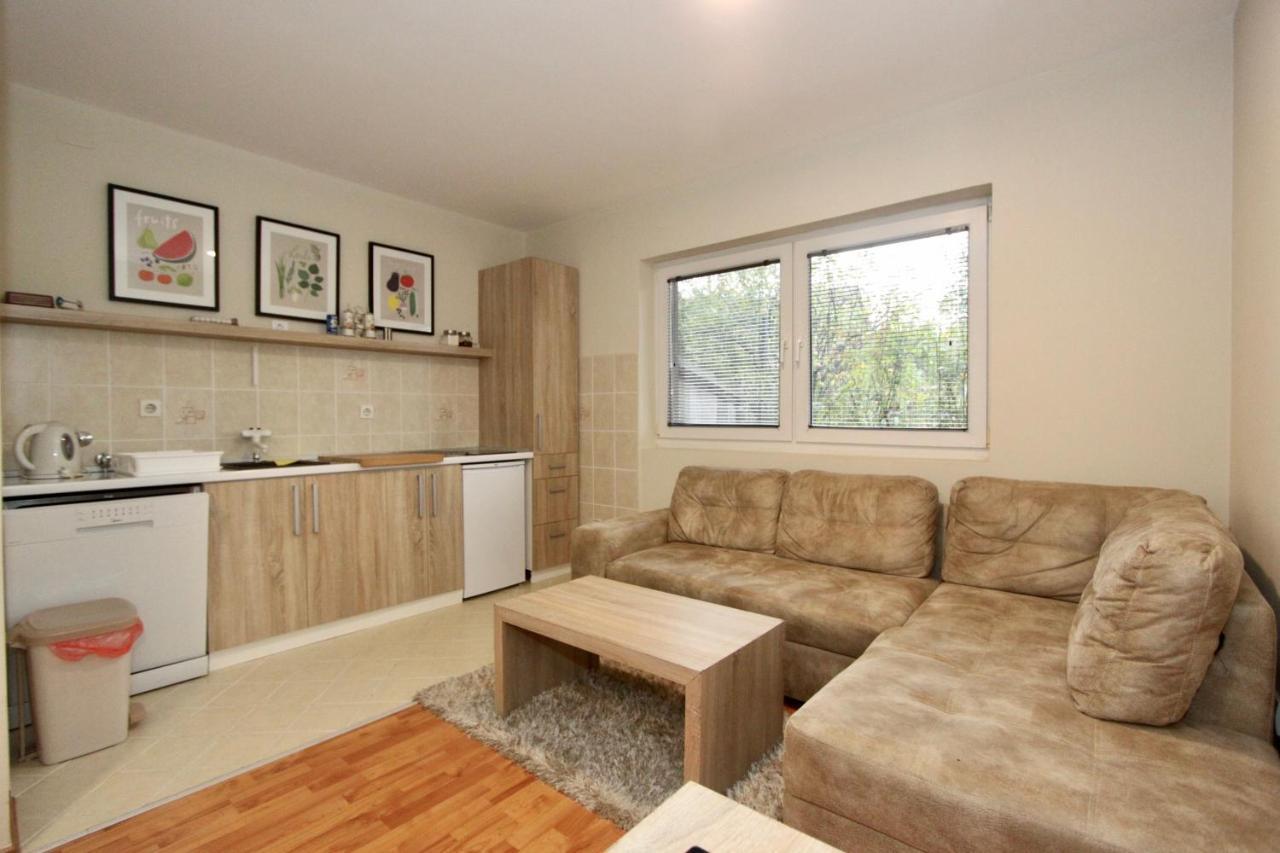 Cozy Apartments In Belgrade, Cukarica, Zeleznik, Free Parking And Wifi Eksteriør billede
