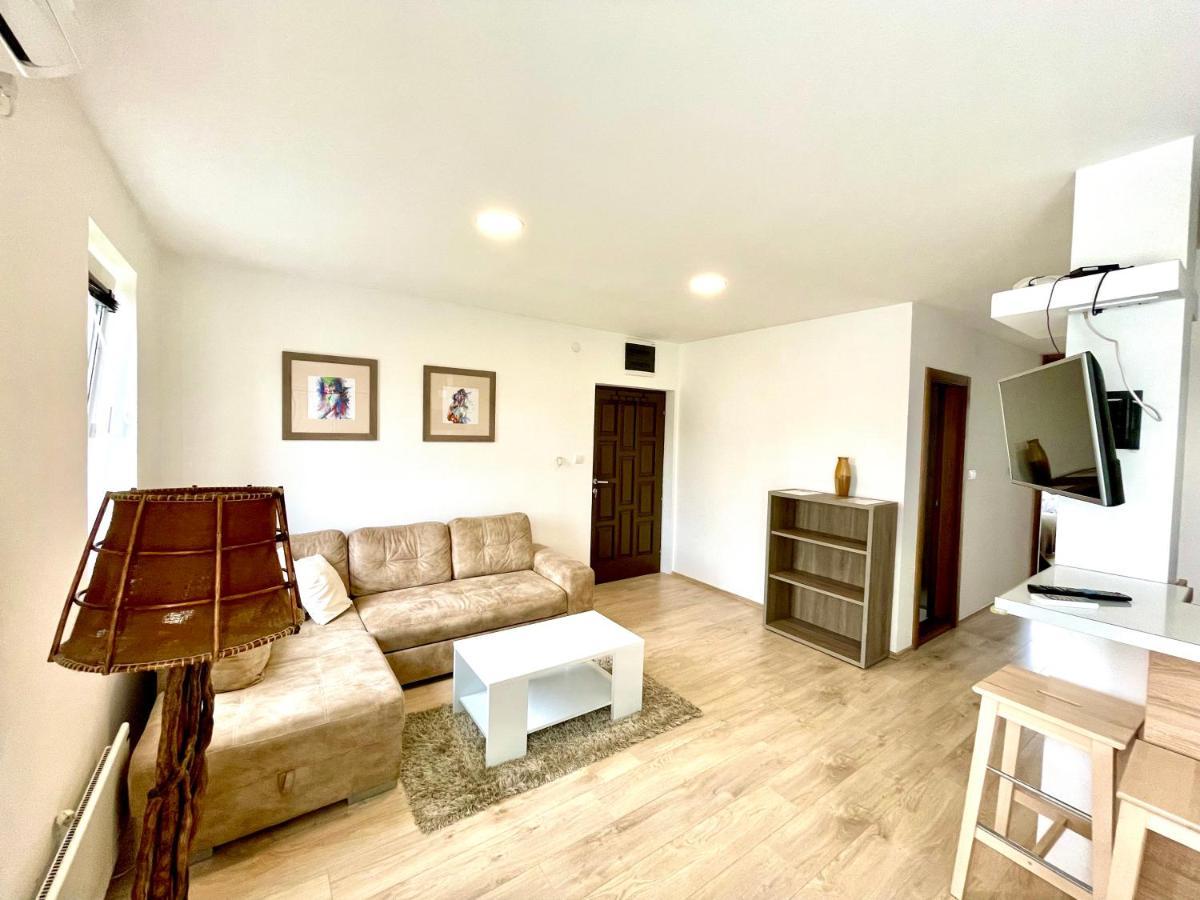 Cozy Apartments In Belgrade, Cukarica, Zeleznik, Free Parking And Wifi Eksteriør billede