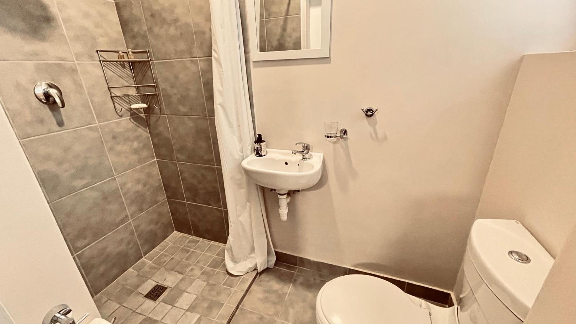 Cozy Apartments In Belgrade, Cukarica, Zeleznik, Free Parking And Wifi Værelse billede